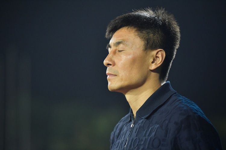 足球报：宁波队此前11轮不败李玮锋应获肯定，两连败是正常波动