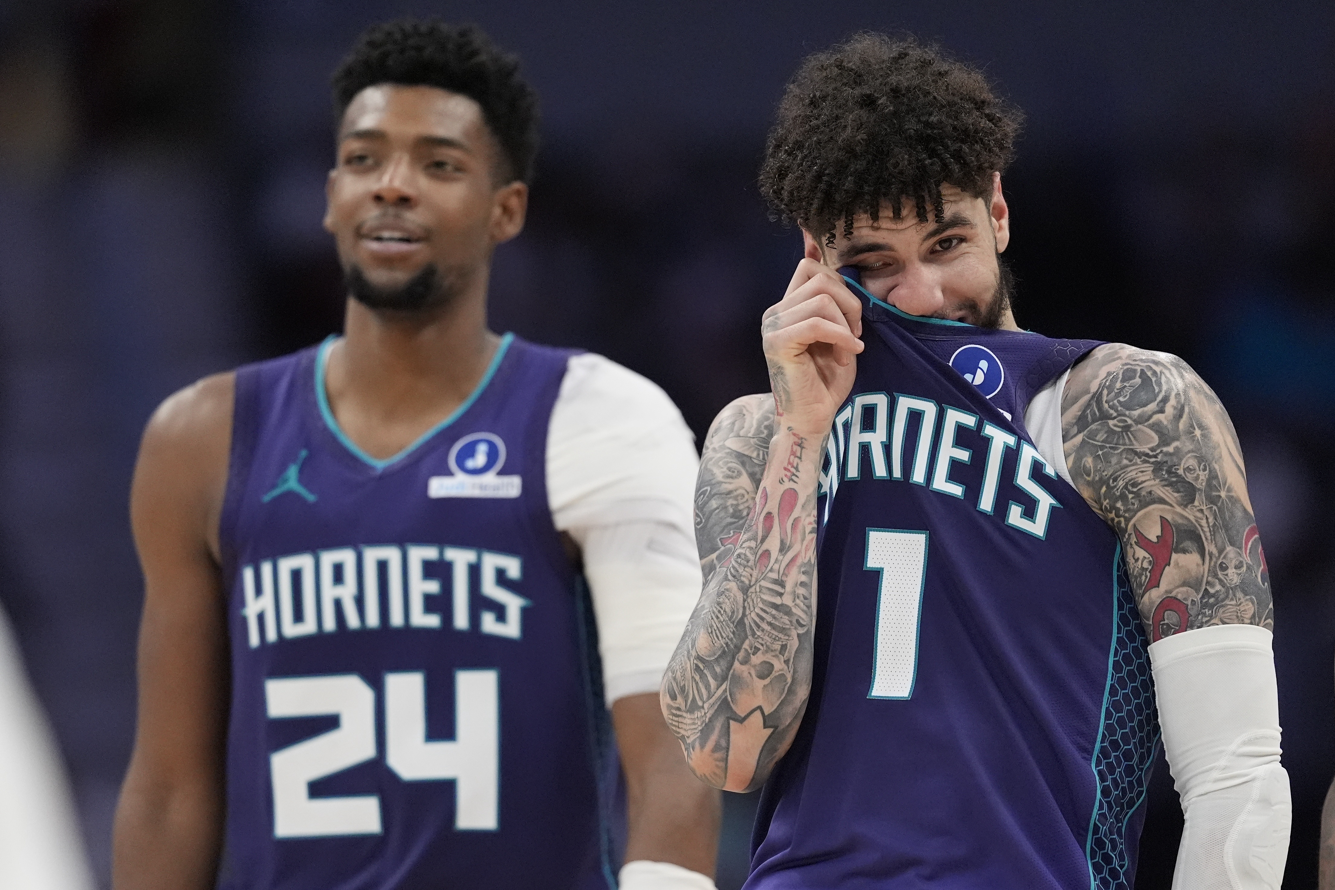 黄蜂米勒：进NBA相处至今的好兄弟被送走很伤心 三球被媒体污名了