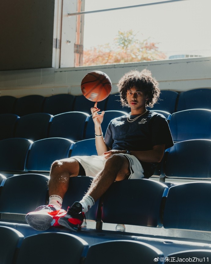 今夏参加林书豪JLIN NextGen训练营！朱正社媒晒九宫格帅照