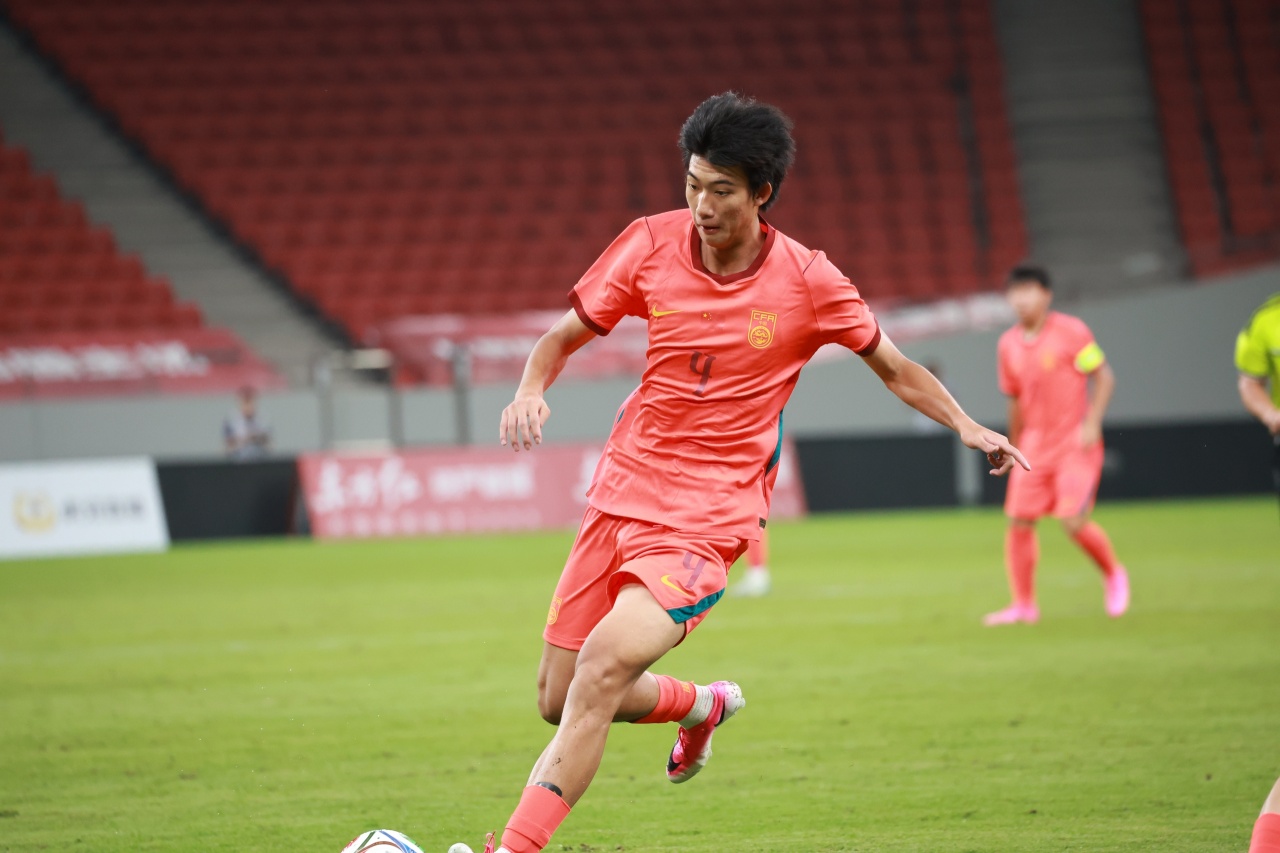 何时留洋？赵松源首战1v4枪手 今日替补1分钟造2球助球队逆转
