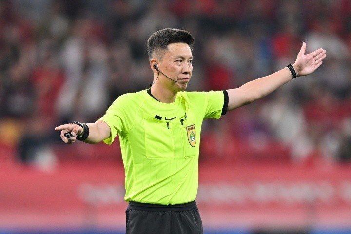 足球报：俱乐部赛前主张更换主裁判无先例，单丹奥吹罚小心翼翼