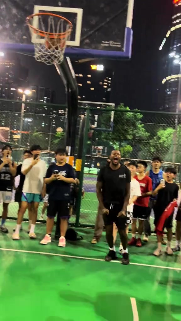 百分大战结果如何？陈泽文送空接 杰伦·格林高高跃起单臂砸扣